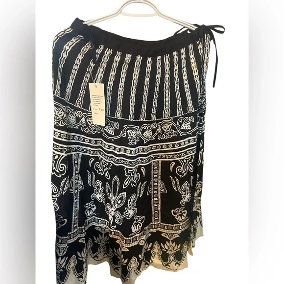 Black and White Patterned Skirt-Midi-One size fits most with tie waist - Picture 2 of 7